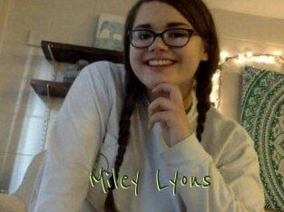 Miley_Lyons